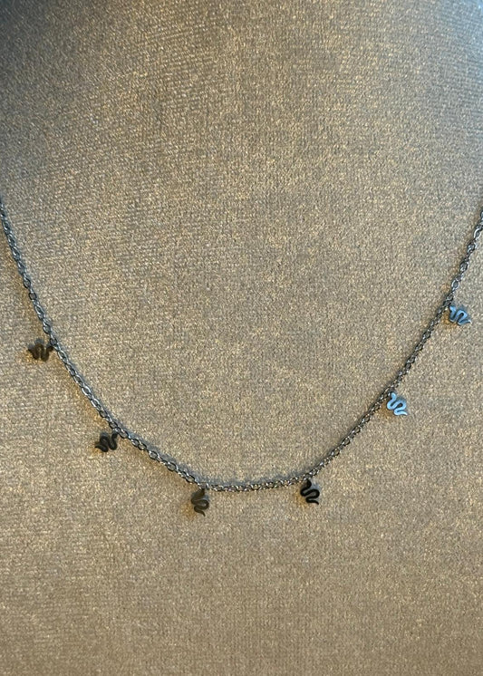 Collar Serpientes Plateadas