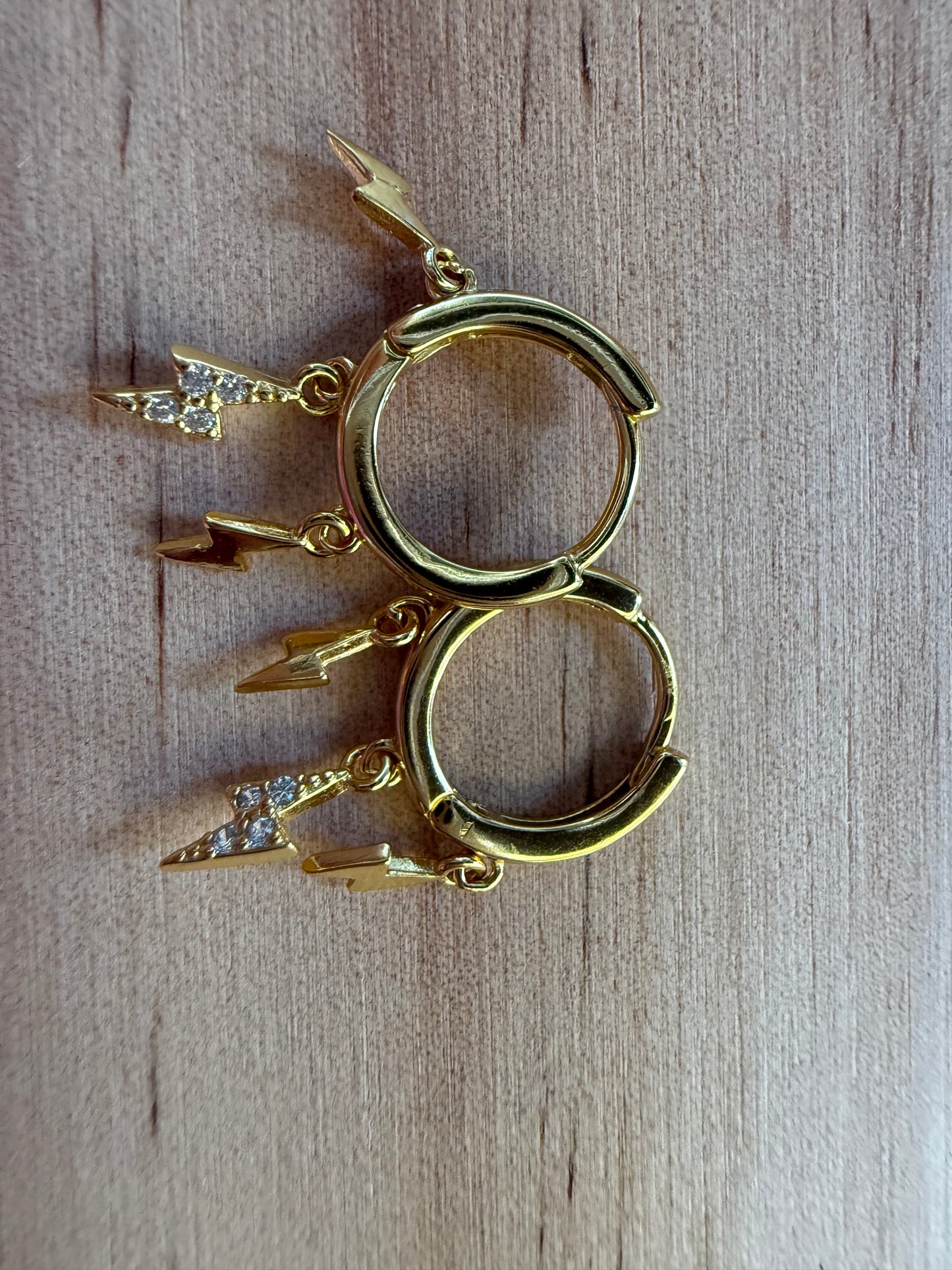 Pendientes Rayo Dorado