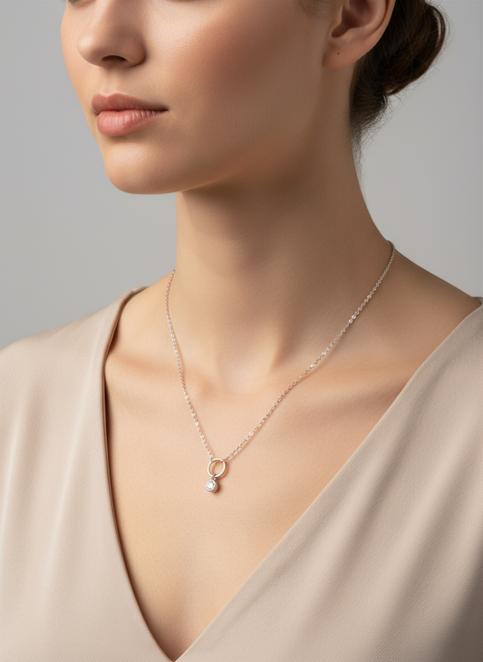 Collar Eternity Plata de Ley en modelo