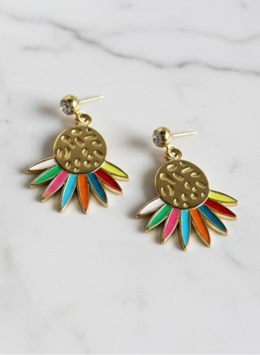 Exposición de pendientes sobre mármol