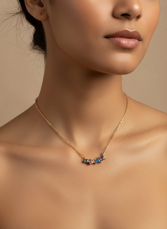 Gargantilla Elegance Oro en modelo