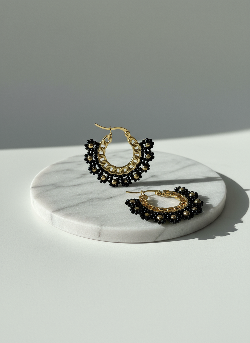 Pendientes Aro Ébano sobre pedestal de mármol