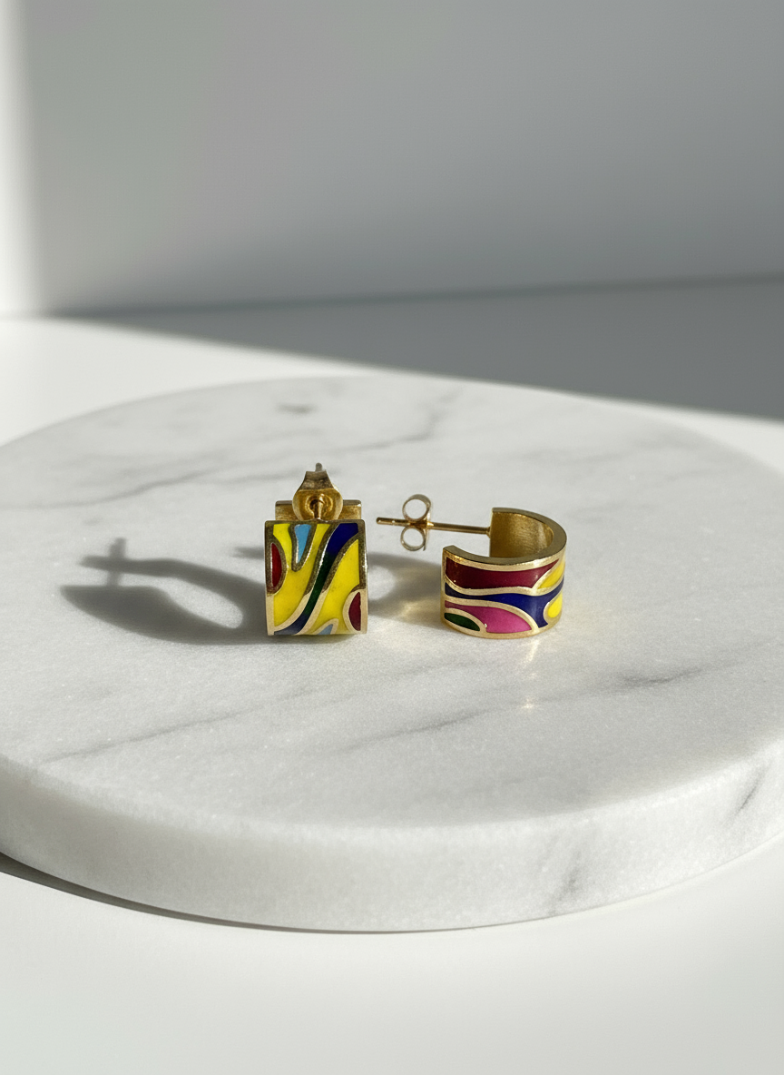 Pendientes Color Flow Amarillos sobre pedestal de mármol