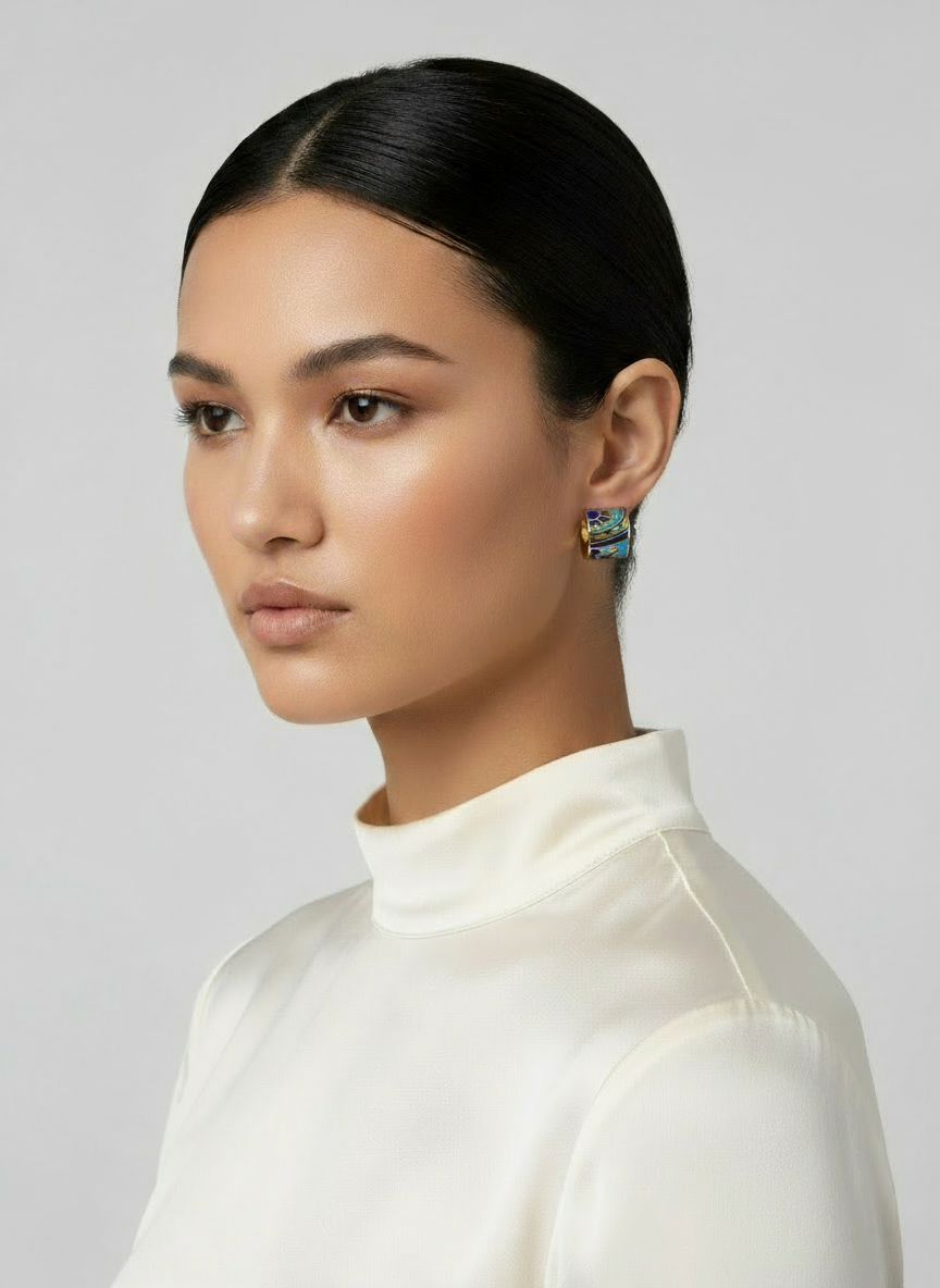 Pendientes Color Flow Azules en modelo