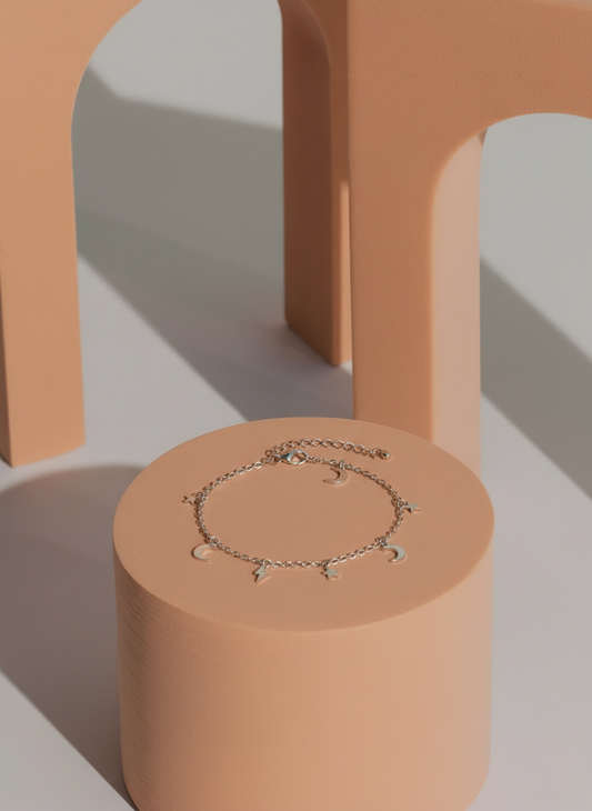 Pulsera Cielo Místico en pedestal